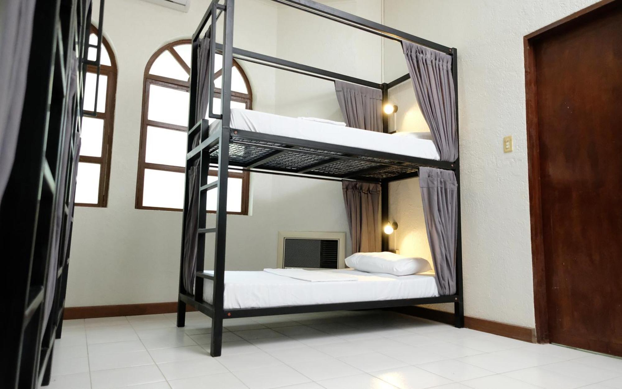 Mad Monkey Dumaguete Pansiyon Dumaguete City Dış mekan fotoğraf