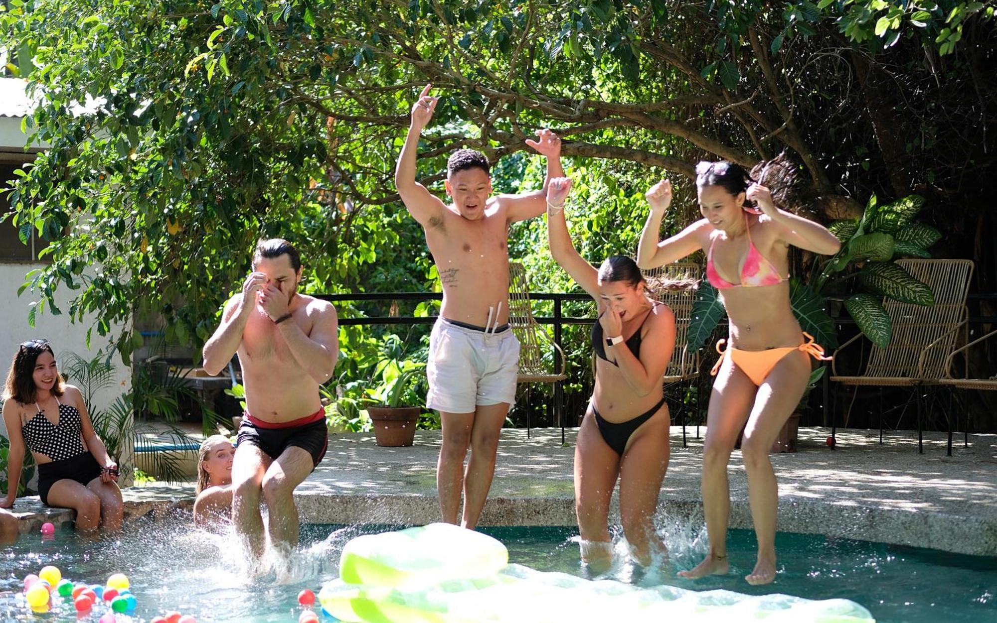 Mad Monkey Dumaguete Pansiyon Dumaguete City Dış mekan fotoğraf