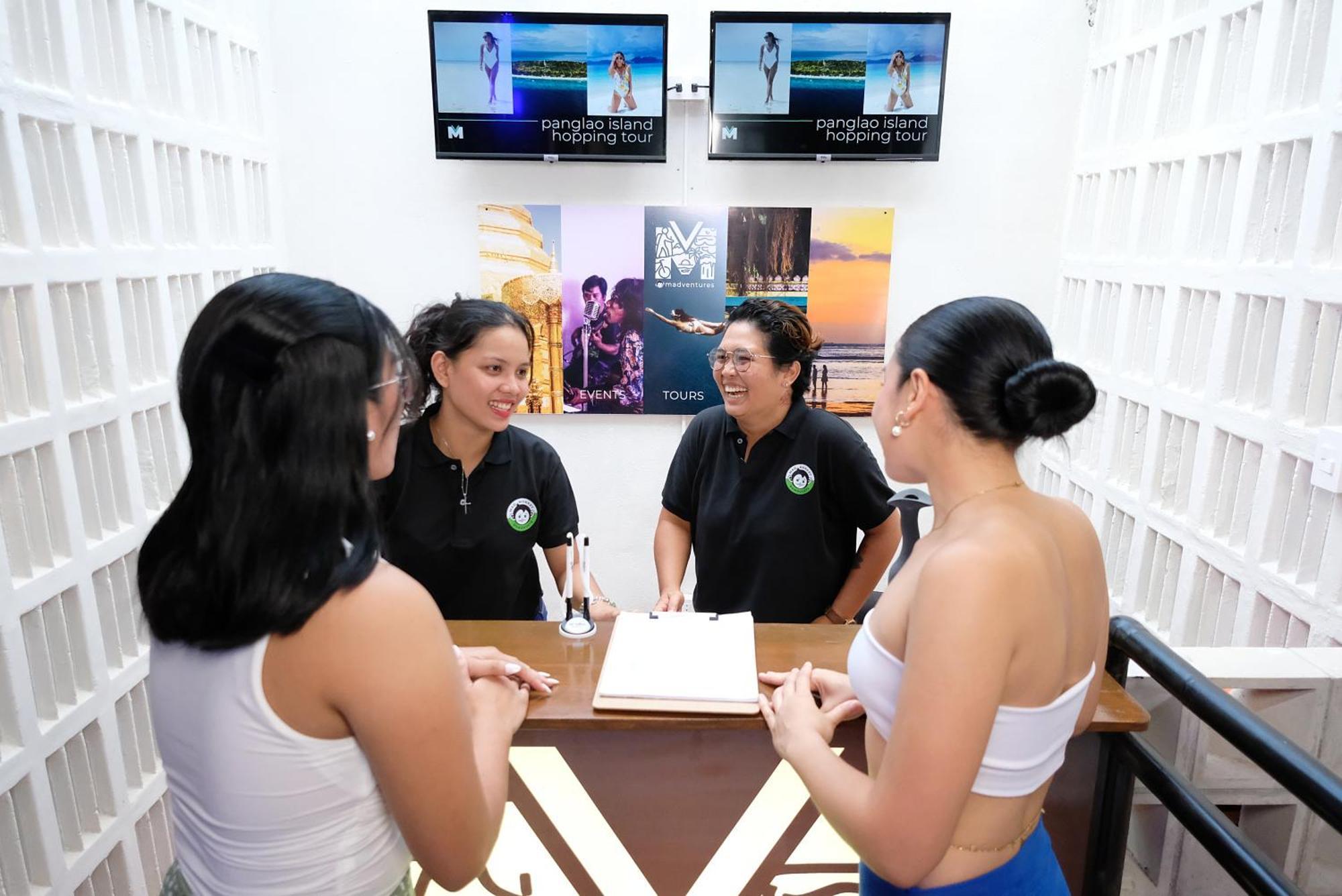 Mad Monkey Dumaguete Pansiyon Dumaguete City Dış mekan fotoğraf