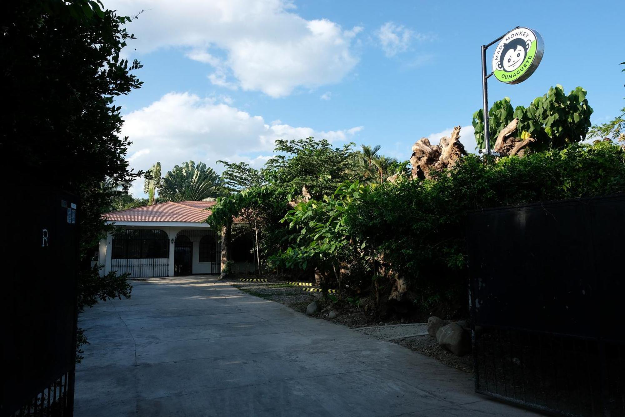 Mad Monkey Dumaguete Pansiyon Dumaguete City Dış mekan fotoğraf